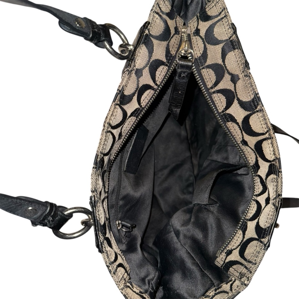 Beautiful Vintage Coach Black and Tan Shoulder Bag with Signature Logo Design - Picture 5 of 9